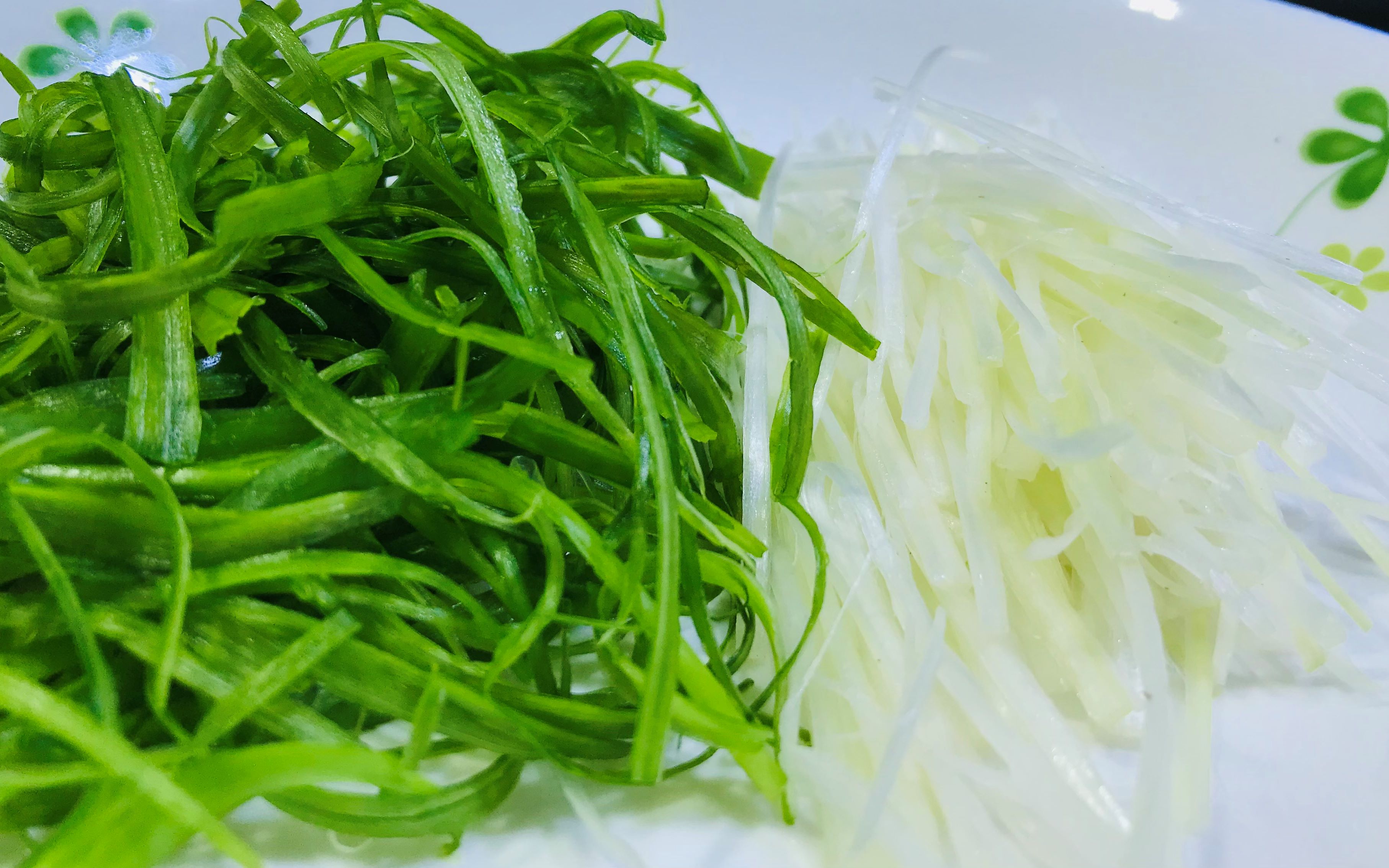 今天才知道切葱丝只需2个小工具一分钟切一大盘真实用