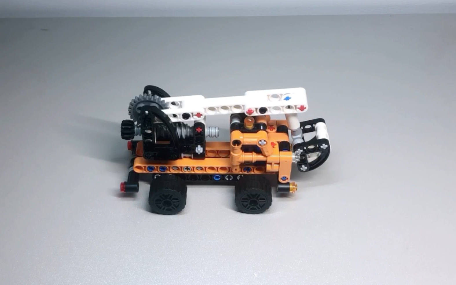 lego乐高technic机械组系列车载式吊车42088拼装过程