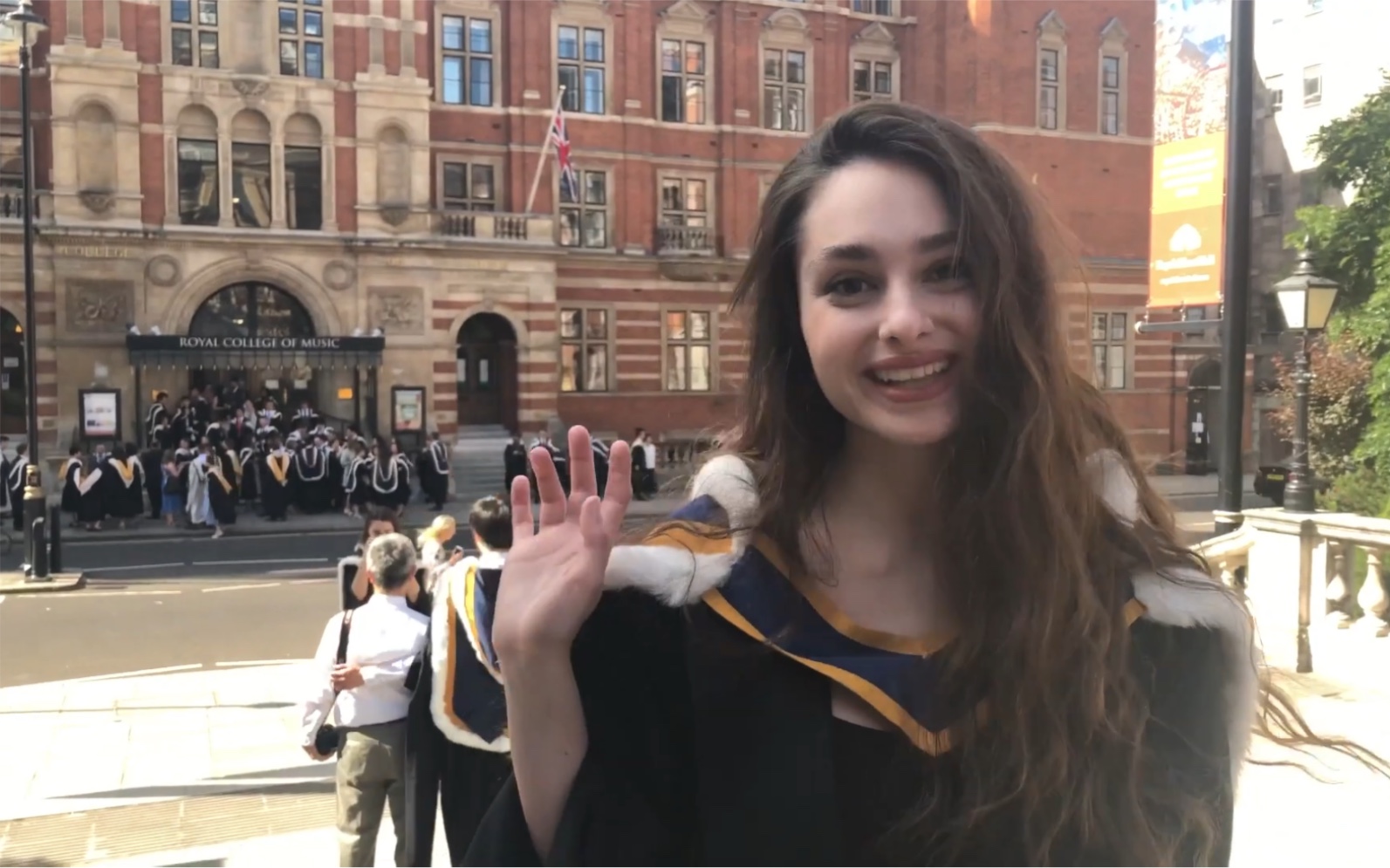 [图]Esther Abrami - 从皇家音乐学院毕业 Graduating from the Royal College of Music / violin