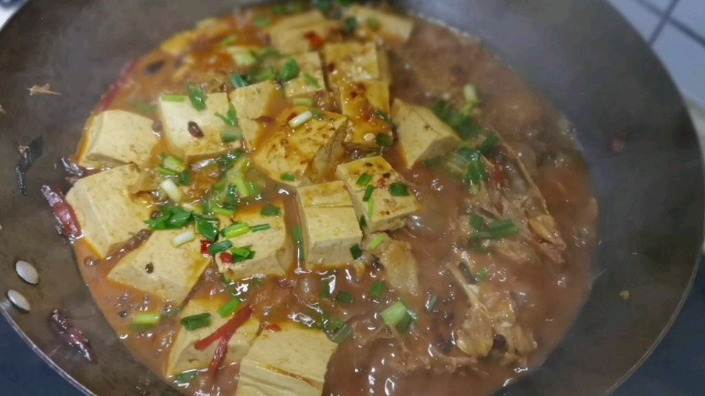 [图]鱼头炖豆腐，配上大米饭简单吃点