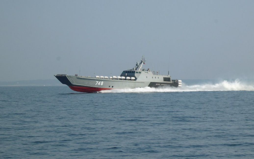 【海军】抢滩"人鱼"——21820型高速登陆艇_哔哩哔哩 (゜-゜)つロ