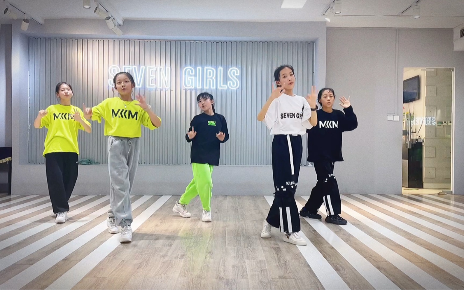 seven girls《小公主》练习室