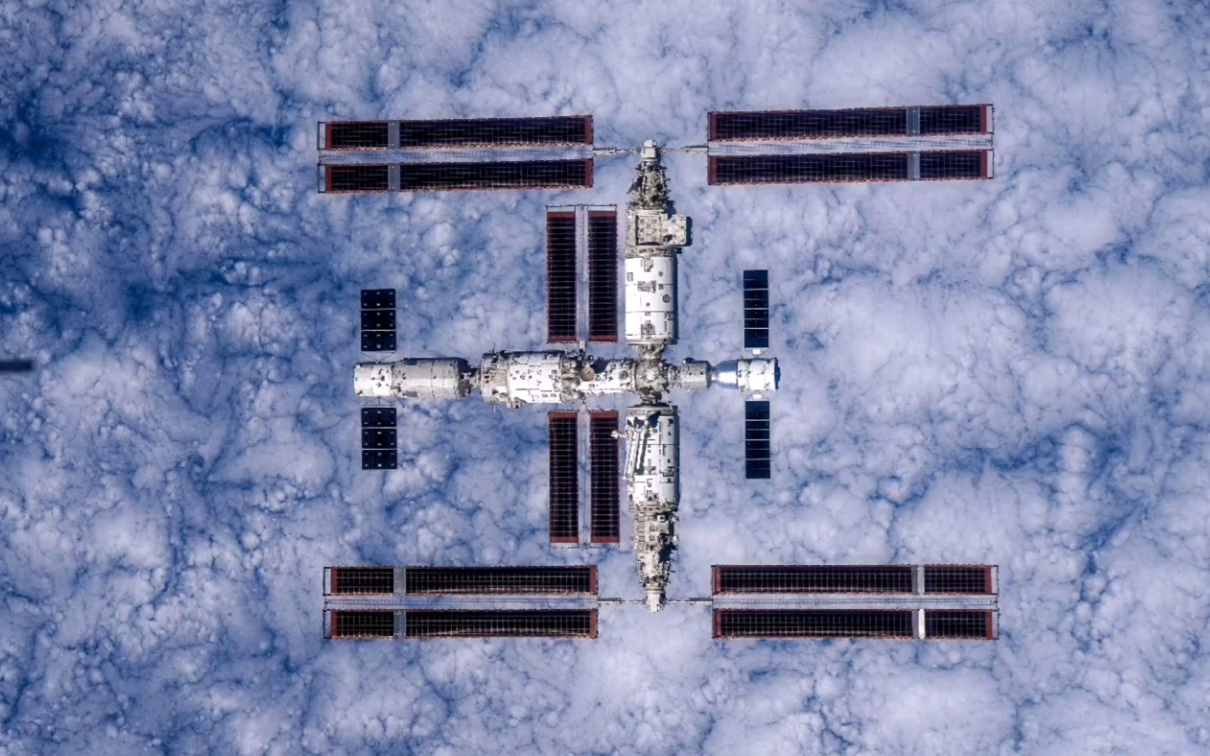 中国空间站太空全身照