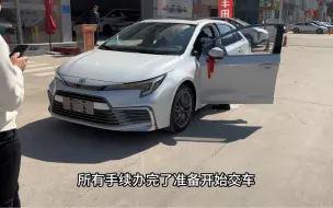 Télécharger la video: 新车11万多，2.0L发动机，优惠4万多，美女喜提爱车，这车咋样