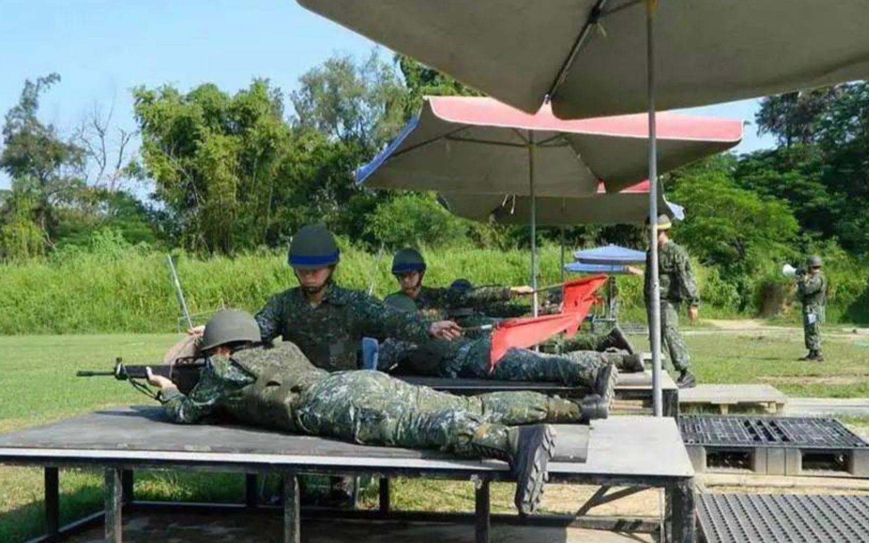 《华尔街日报》称台湾"草莓兵"士气低落 不是解放军的对手