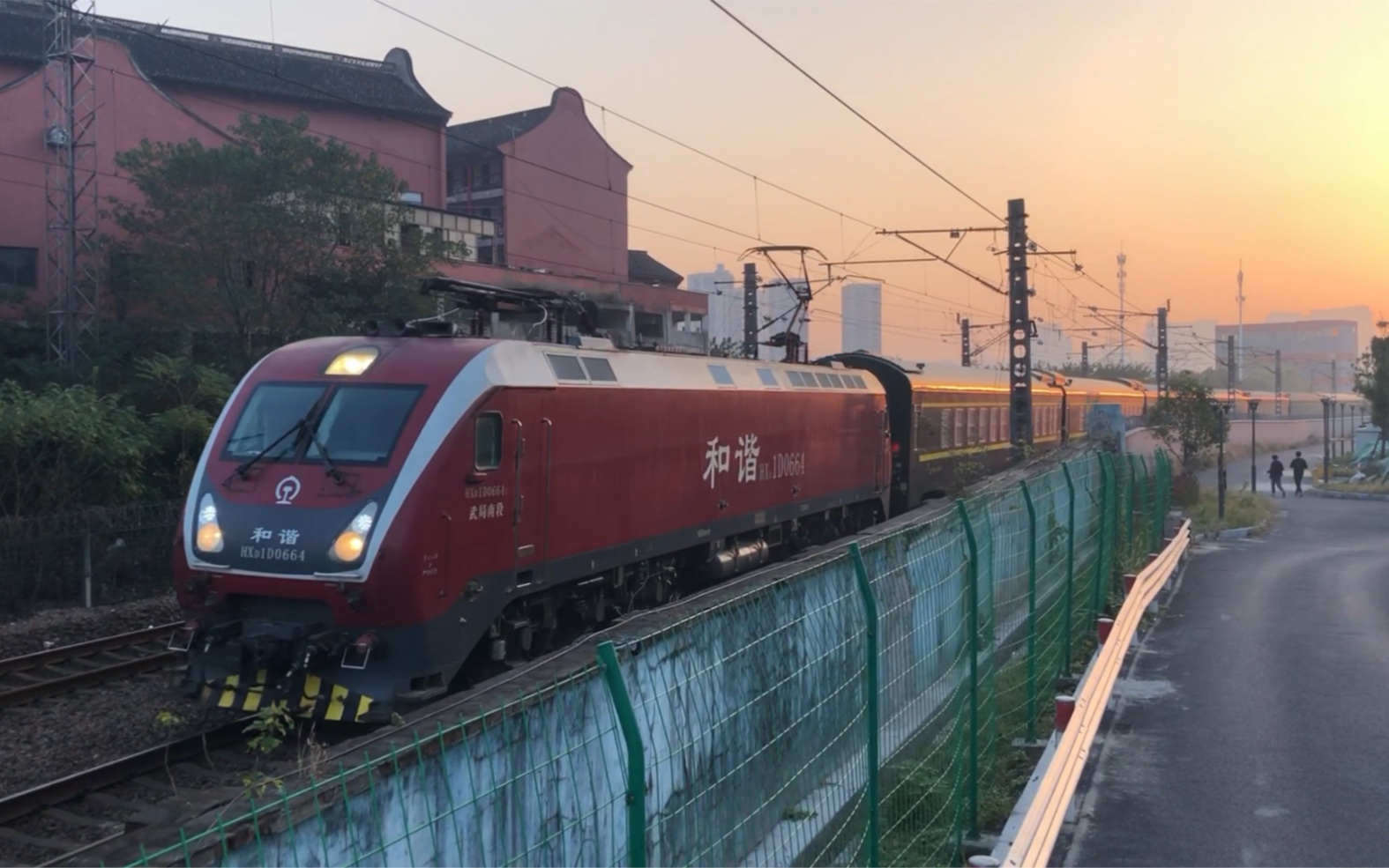 武局南段hxd1d0664牵引z48/5次(武昌—杭州)龟速通过沪昆绕行线k19