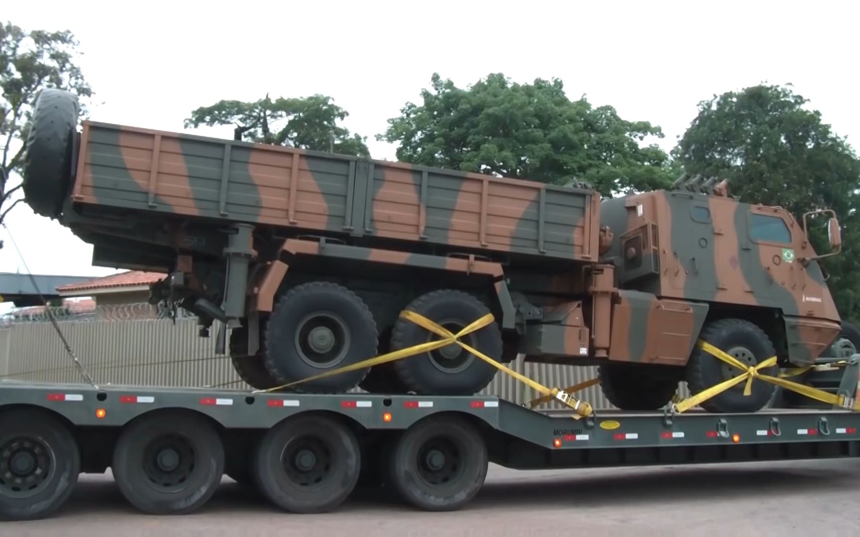 依维柯军卡 运输中的军用车辆