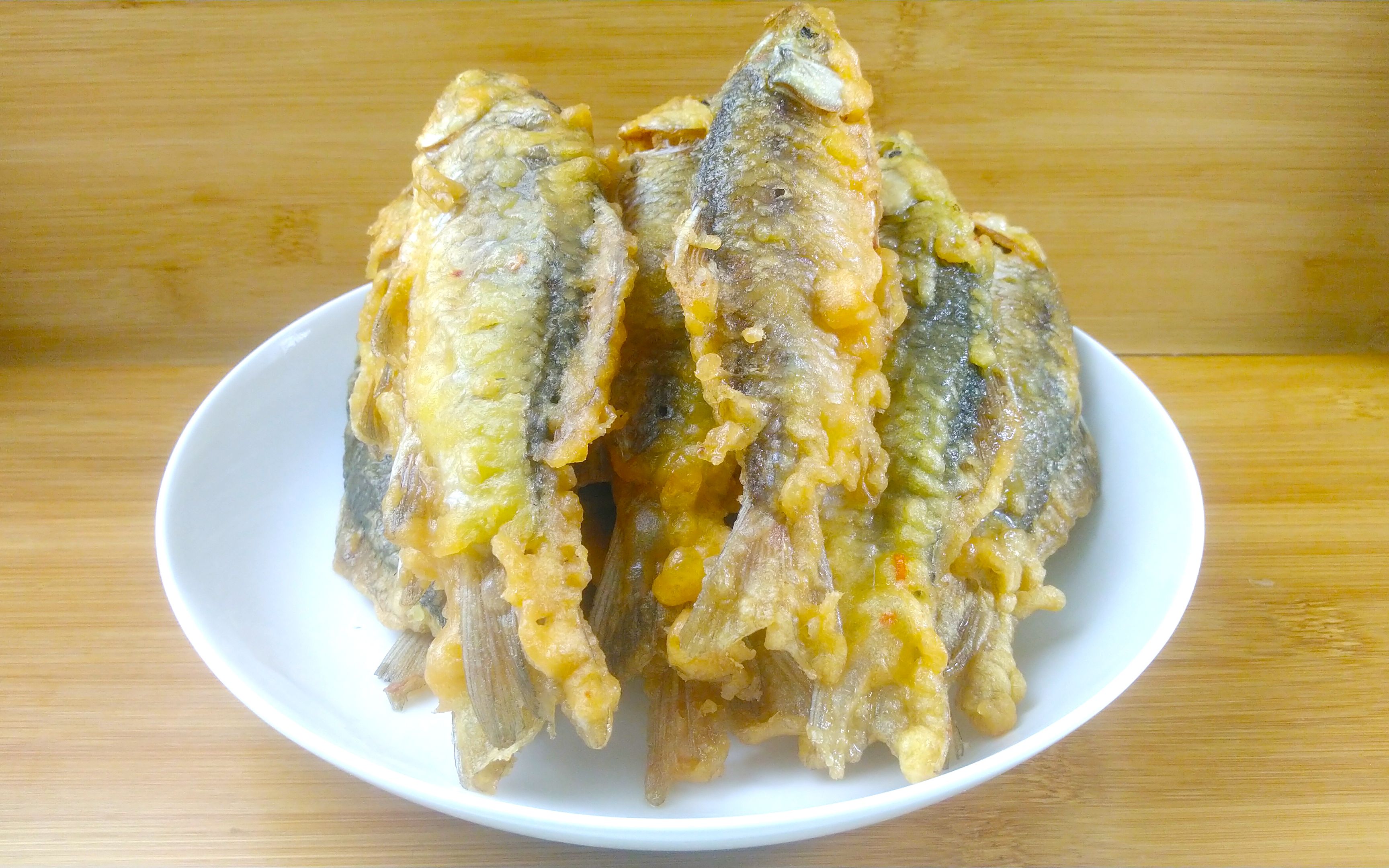 香酥鲫鱼外酥里嫩,越吃越香,做法也很简单