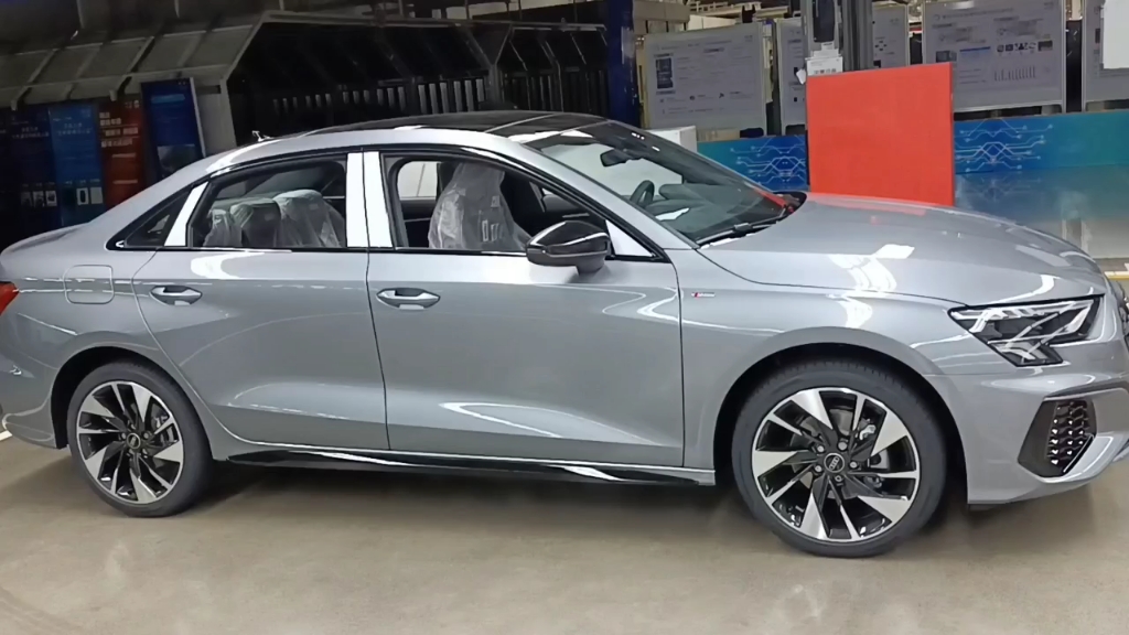 22款奥迪a3l飓风灰颜色真漂亮,中配时尚运动选黑光包,颜值无敌