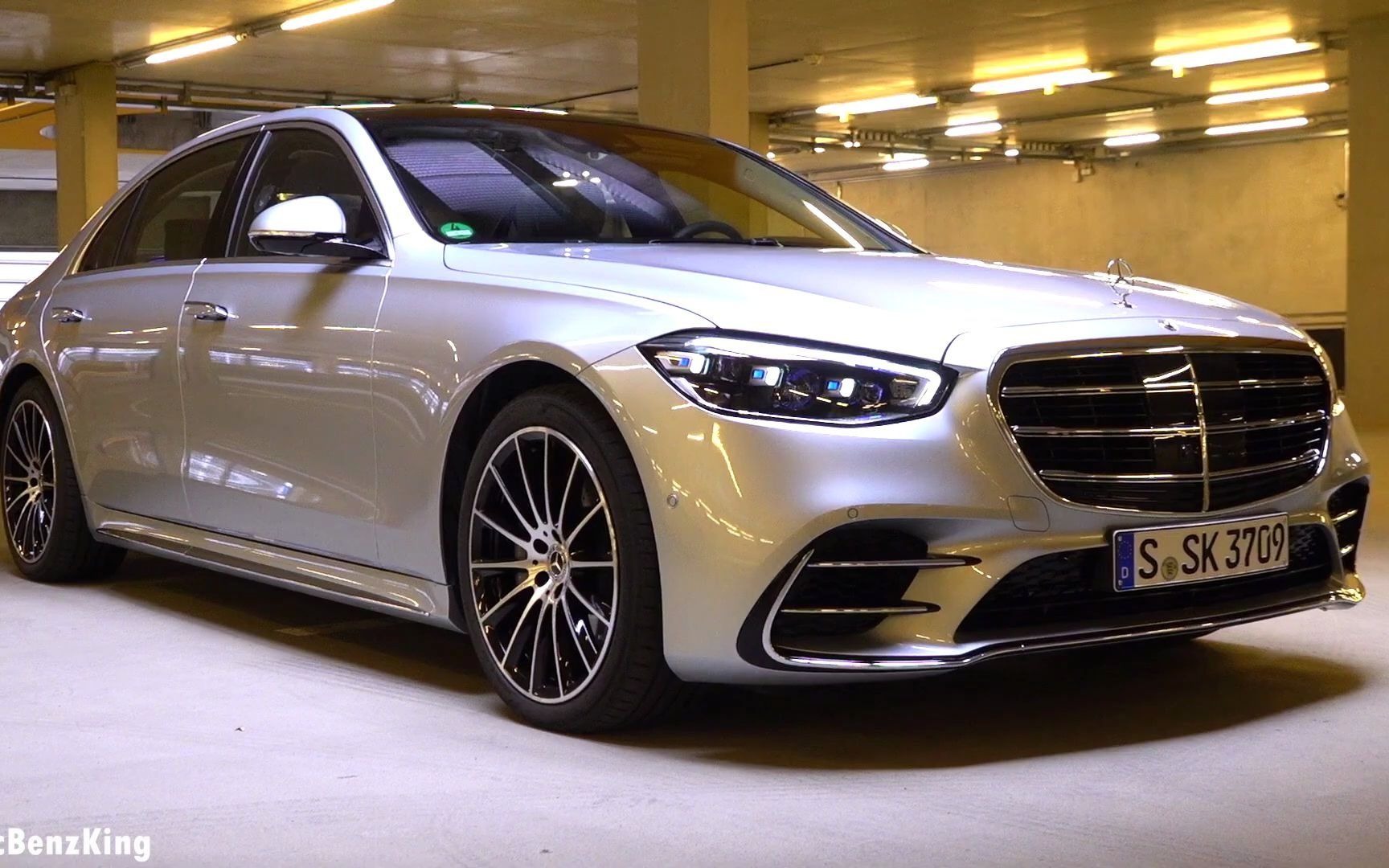 香气扑鼻2021款奔驰s级amg自动驾驶