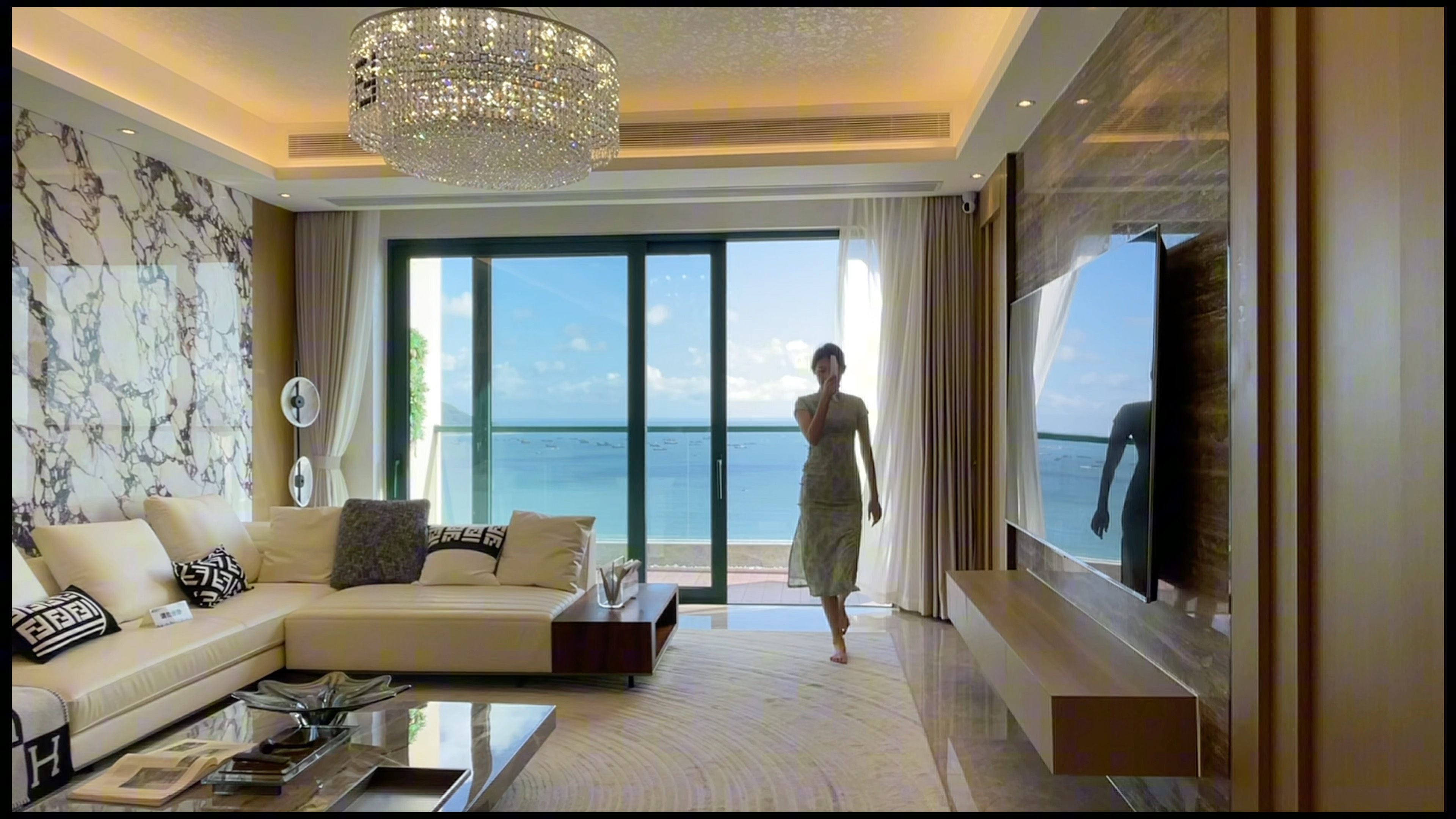 在三亚一线海景大平层里走秀是啥感觉 ?