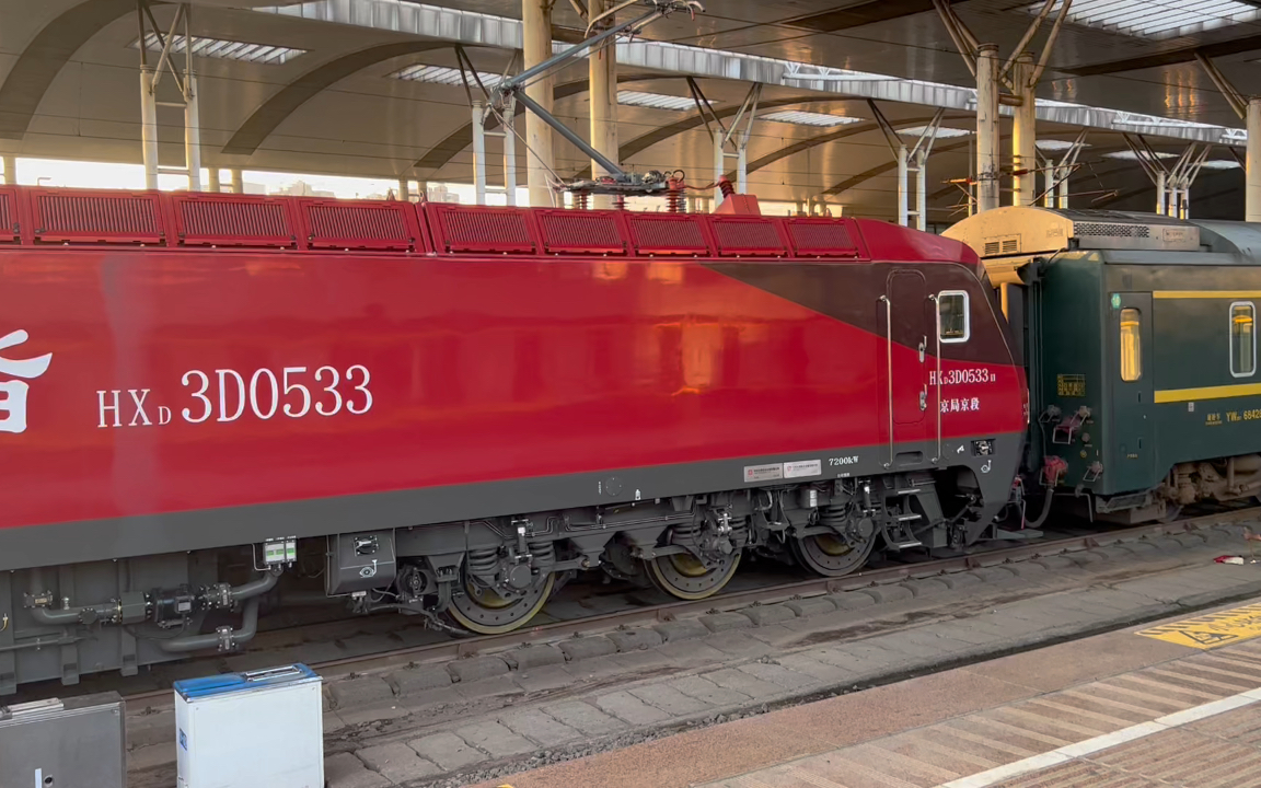 z149次列车驶出武昌站