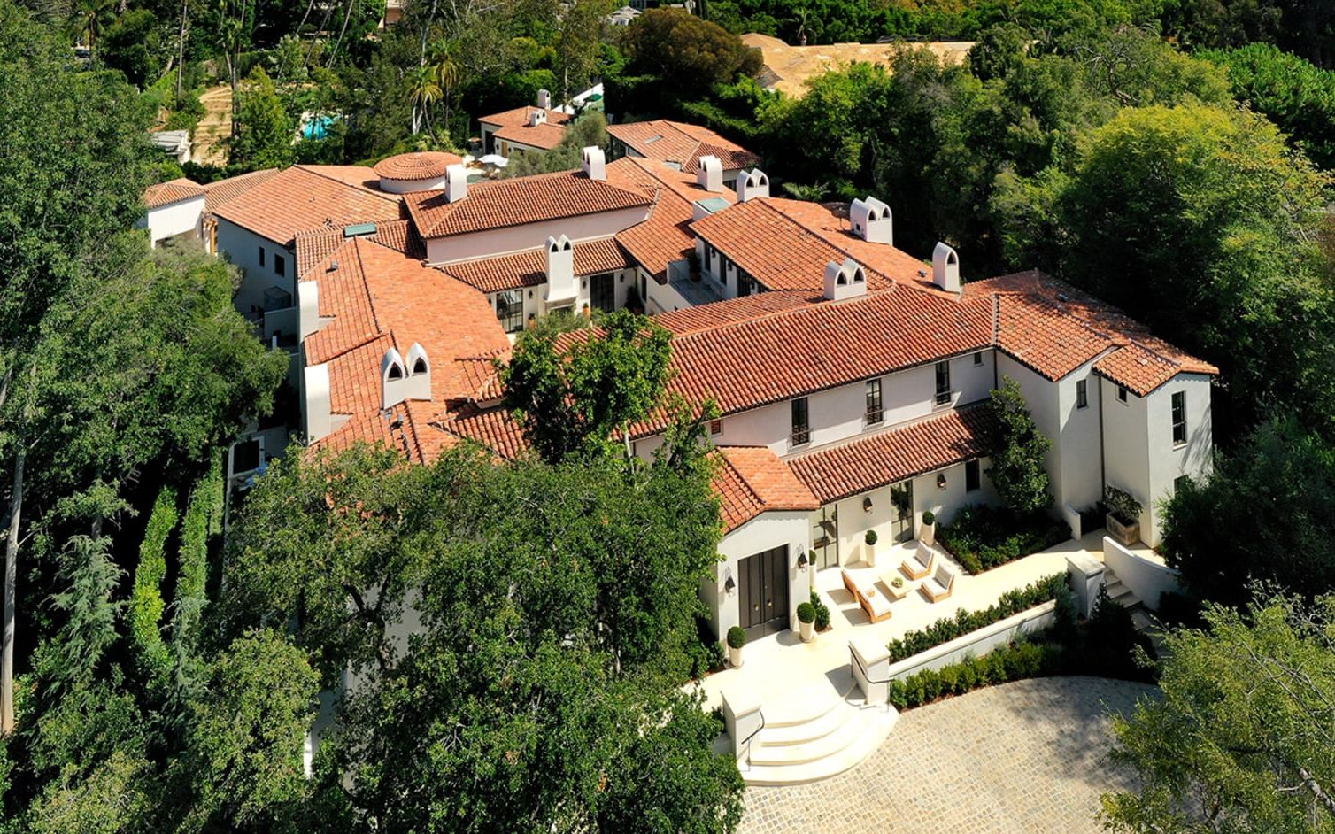 位于洛杉矶贝莱尔的一座典雅舒适的西班牙风格豪宅|10410 bellagio rd