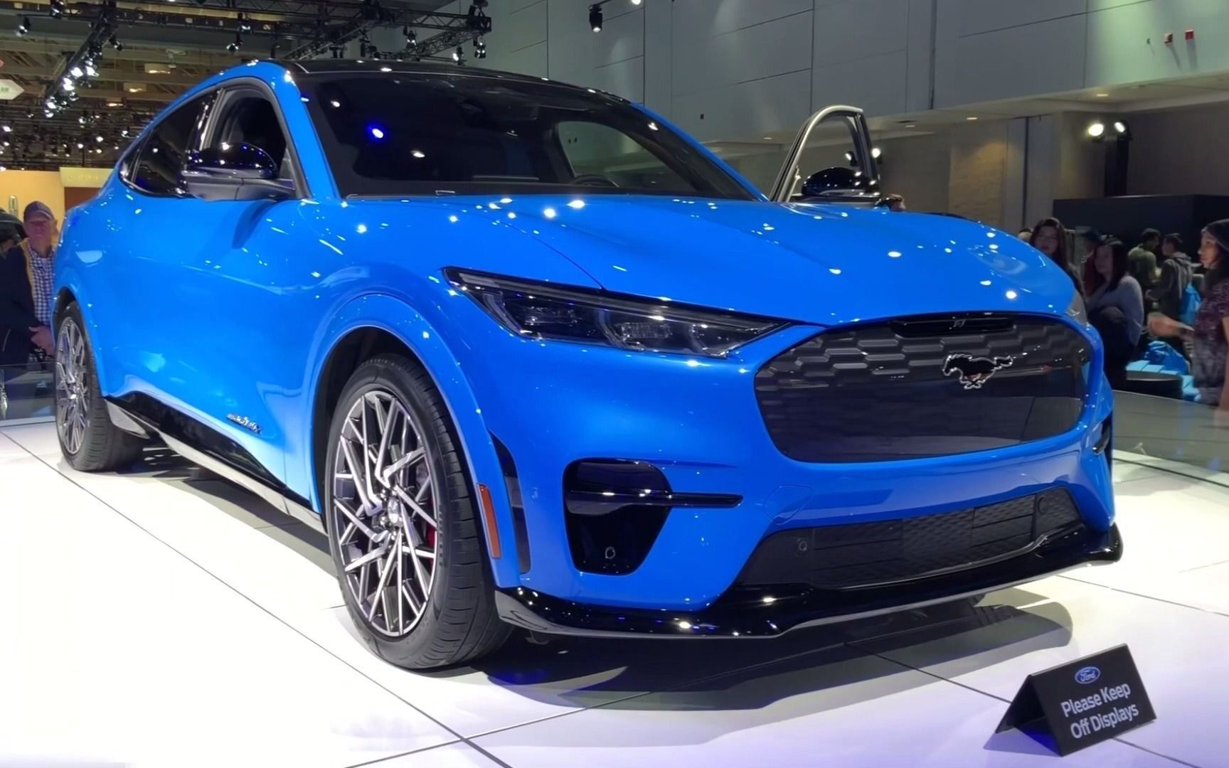 2021 电动福特野马来袭 mach-e gt  333匹   细节展示