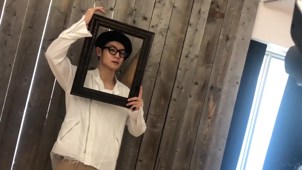 戴贝雷帽和黑框眼镜的洼田正孝太可爱了!