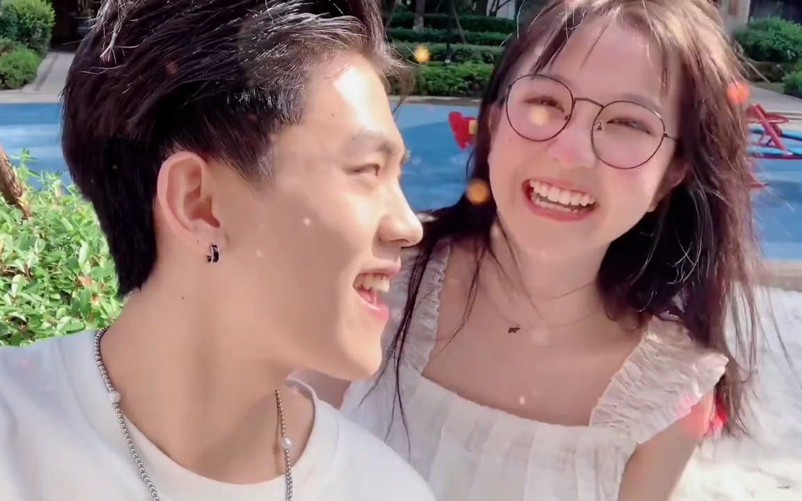 他教我 亲亲一定要嘟嘴巴