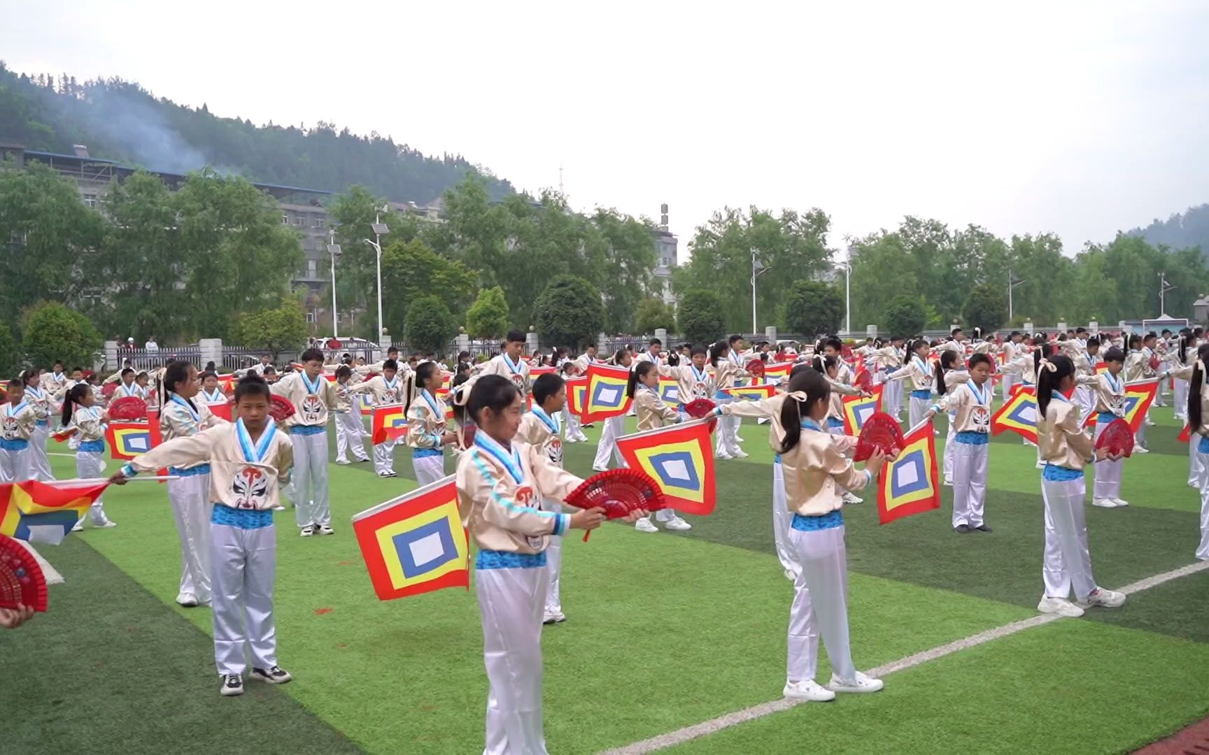 [图]40十堰市竹山县竹坪小学2022年京剧《梨园小花旦》展播视频 指导教师：谭加丽