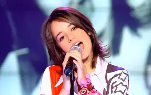 Download Video: 【音乐现场】法国歌手艾莉婕 Alizée - Gourmandises（《美食》）Live.2003