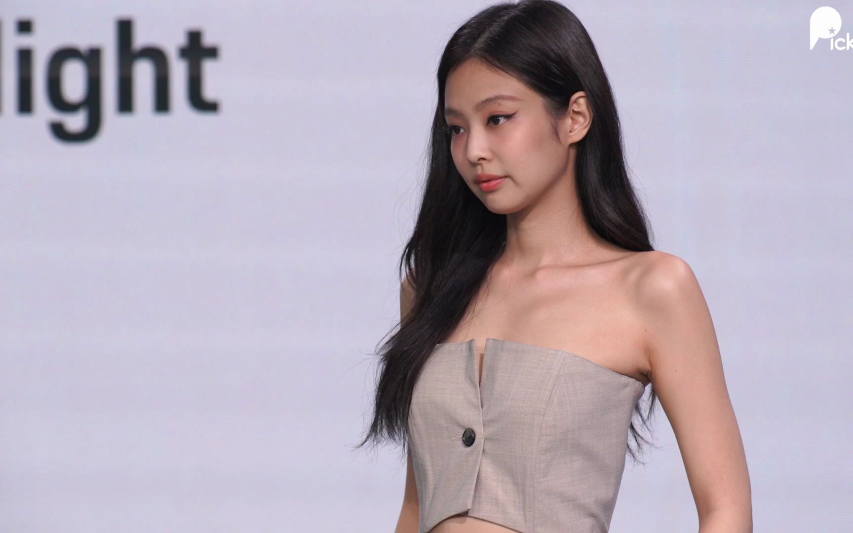 [blackpink jennie] 金总教保时捷总裁比心 高清直拍