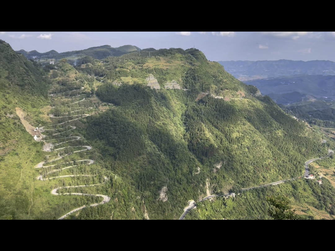 晴隆二十四道拐抗战公路,是"史迪威公路"形象标识.