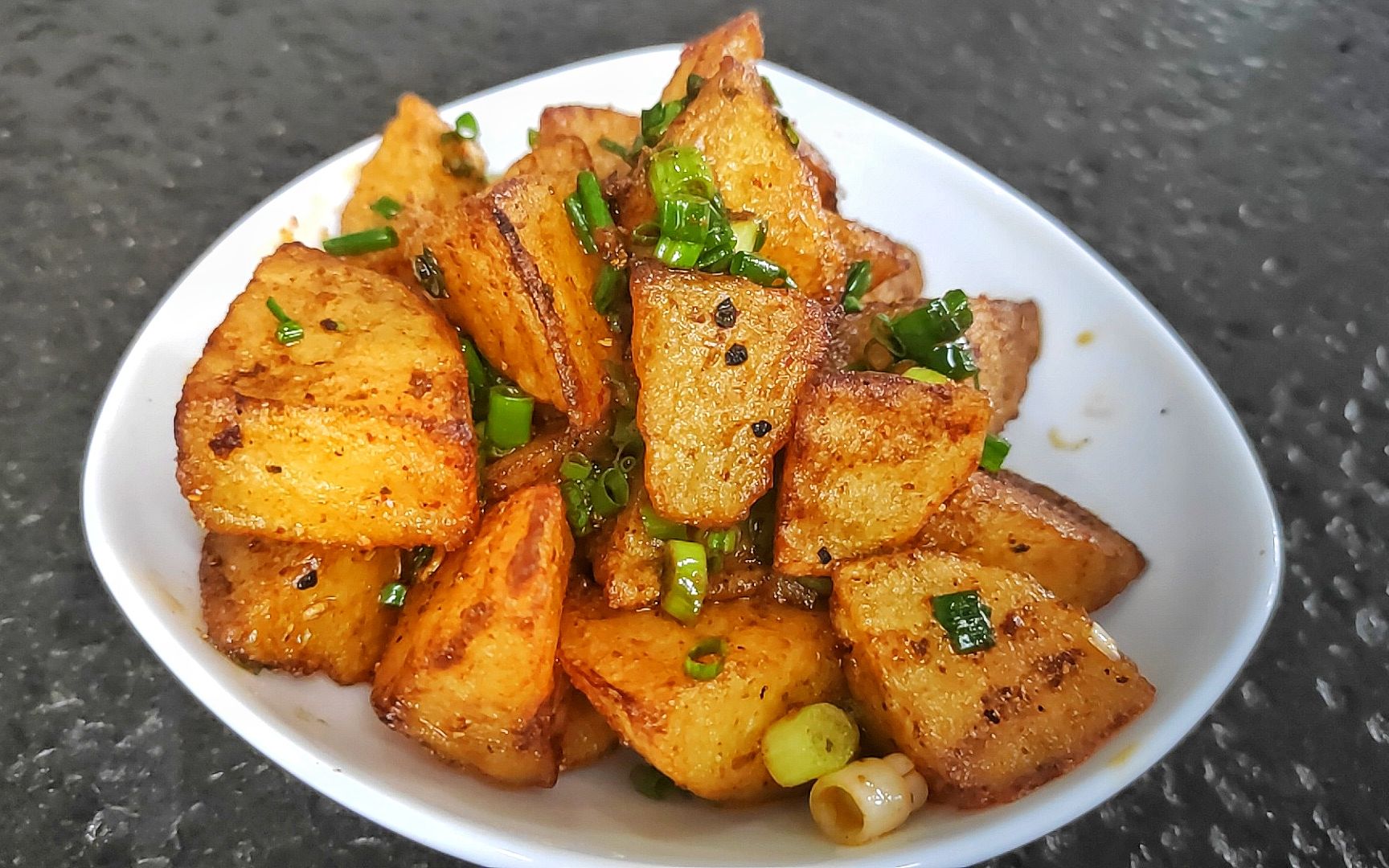 独家小吃:"风味小土豆"土豆焦脆软糯,搭配秘制小料一口一个_哔哩哔哩