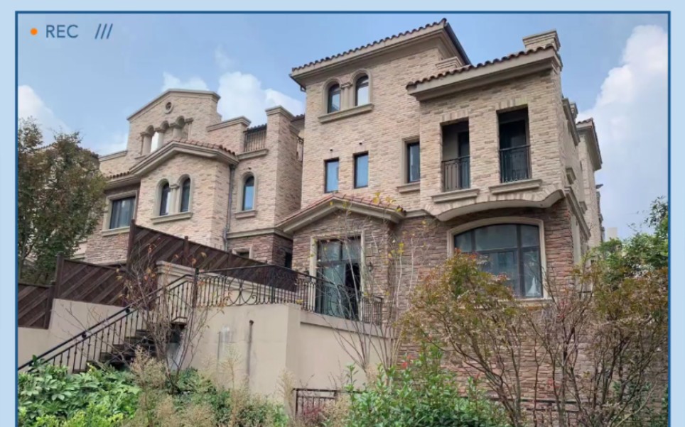 九亭高品质小区:贝尚湾溪谷墅-联排别墅:带中庭,前后花园,含地下2个