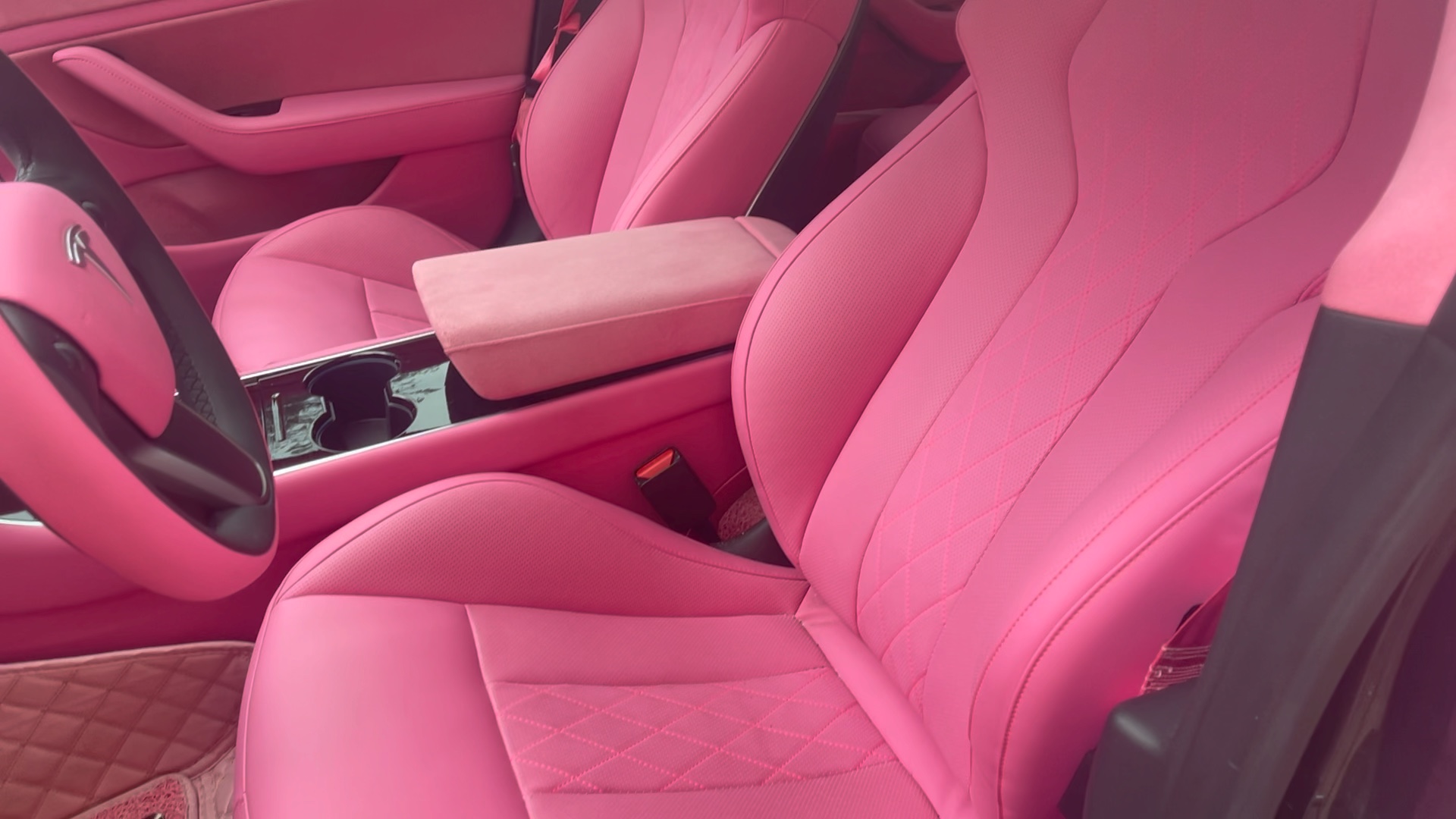 特斯拉model3玫红色改装方案