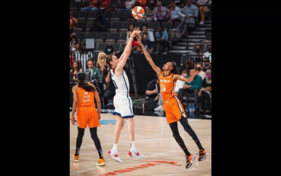 【斯图尔特】【WNBA】现役女篮第一人, 4次获得NCAA总冠军并4次加冕最杰出球员奖,26岁实现荣誉大满贯.这是我喜欢了四年的女篮运动员哔哩哔哩...