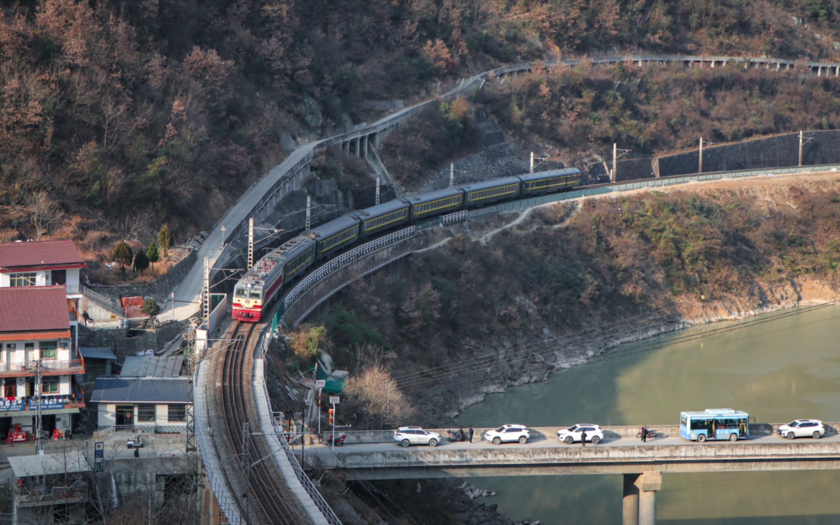 【宝成铁路】西局西段ss7c-0091牵引8363次(略阳——汉中)接近乐素河