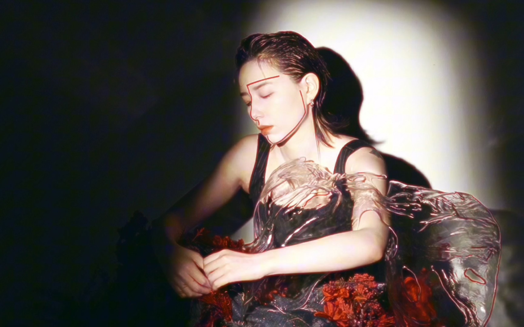 【李斯丹妮】昕薇十月刊封面人物李斯丹妮 未来感先锋妆容