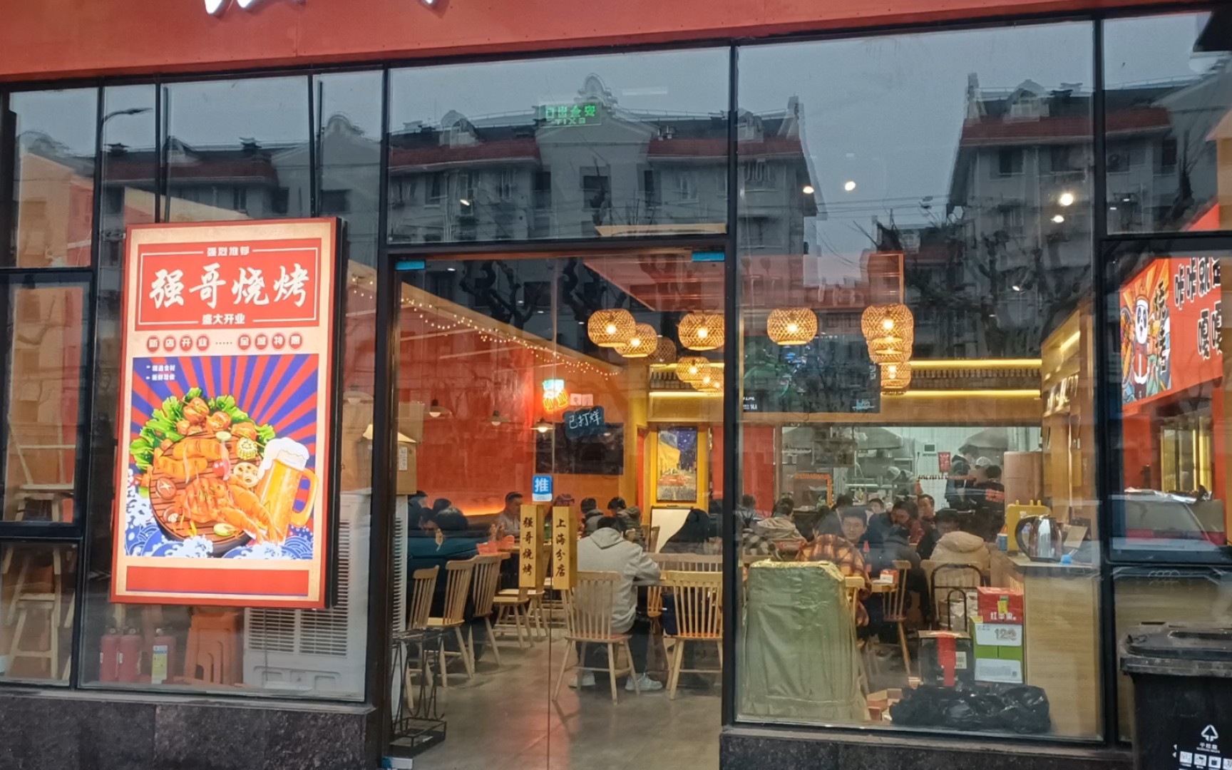 烧烤店周五周六嘎嘎爆满,咔咔烤