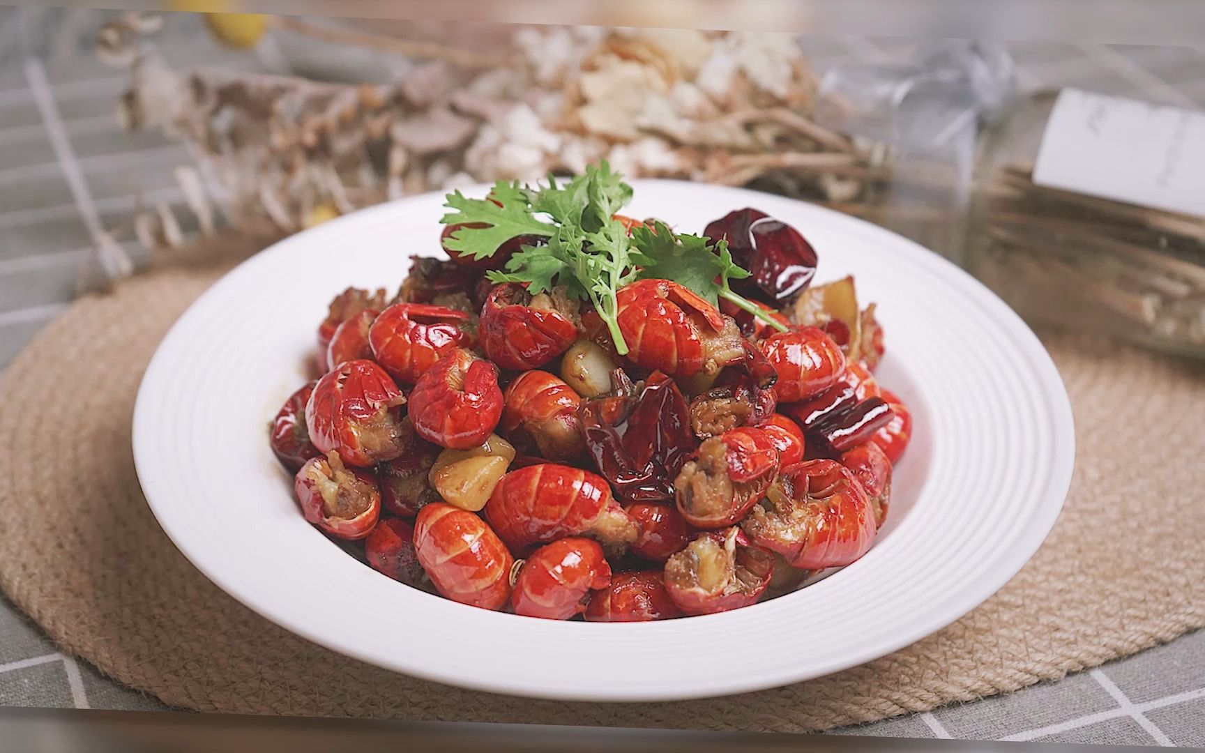 好吃到嗦手指的香辣龙虾尾