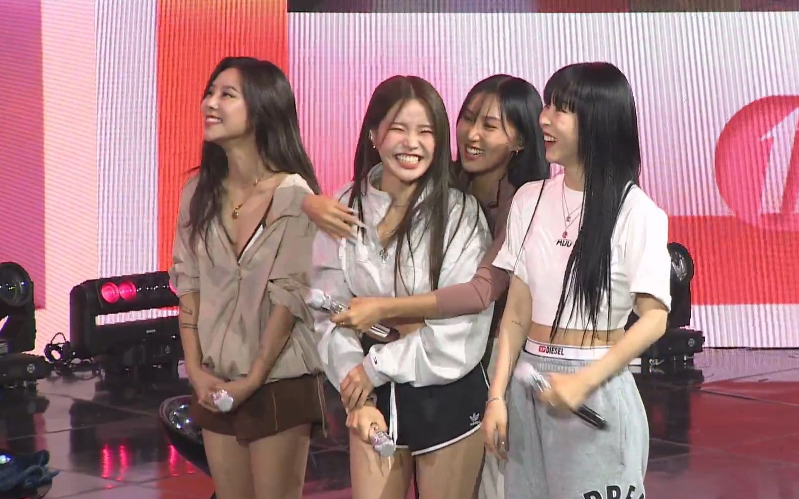 [图]【中字】MAMAMOO - MIC ON FANS GREETING 221011 全场1080P