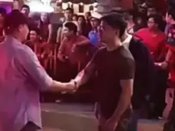 Tải video: 这身材，除了老段也是没谁了😍😘