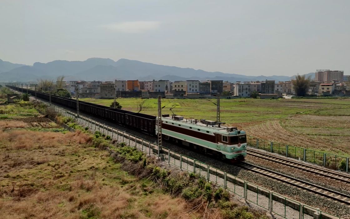 [图]【中国铁路】烧鸡天堂，黎湛、湘桂线同向来车。