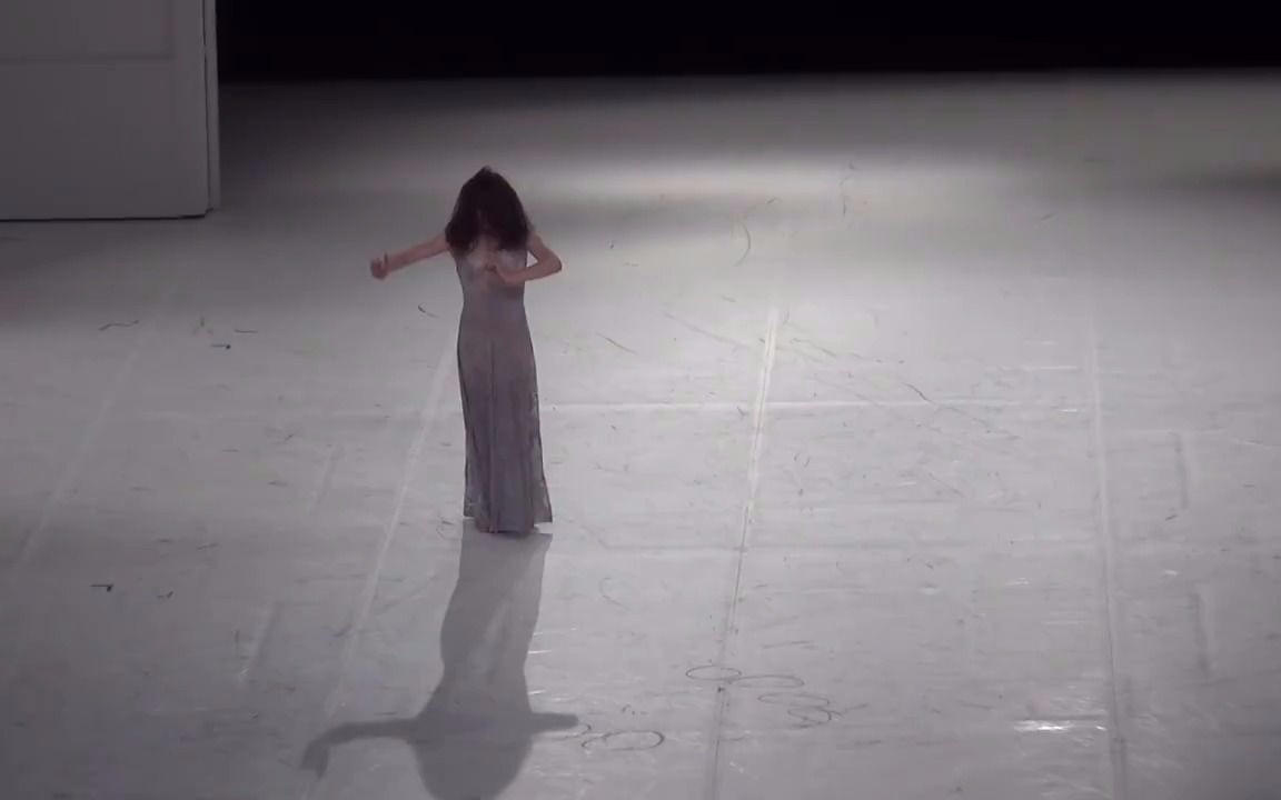 [图]皮娜·鲍什(Pina Bausch, 1940 - 2009)的作品《献给昨天、今天和明天的孩子们》