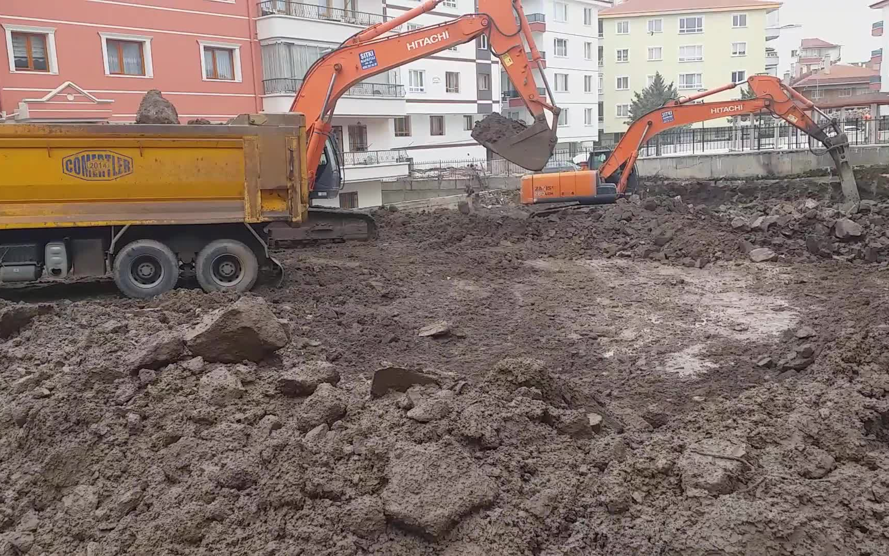 【建筑工程】日立ZAXIS350LCH挖掘机挖掘土料装载福特卡车哔哩哔哩bilibili