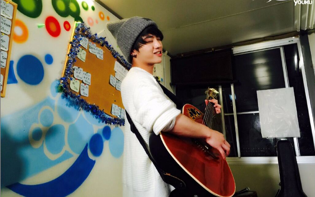 华晨宇《我是谁》片段剪辑,加了段蜡烛_哔哩哔哩 (゜-゜)つロ 干杯