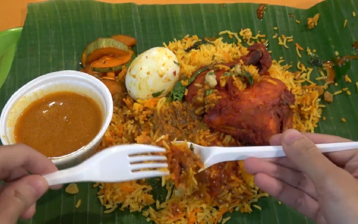 来试试印度手抓饭,想想还是用餐具吧,味道还行
