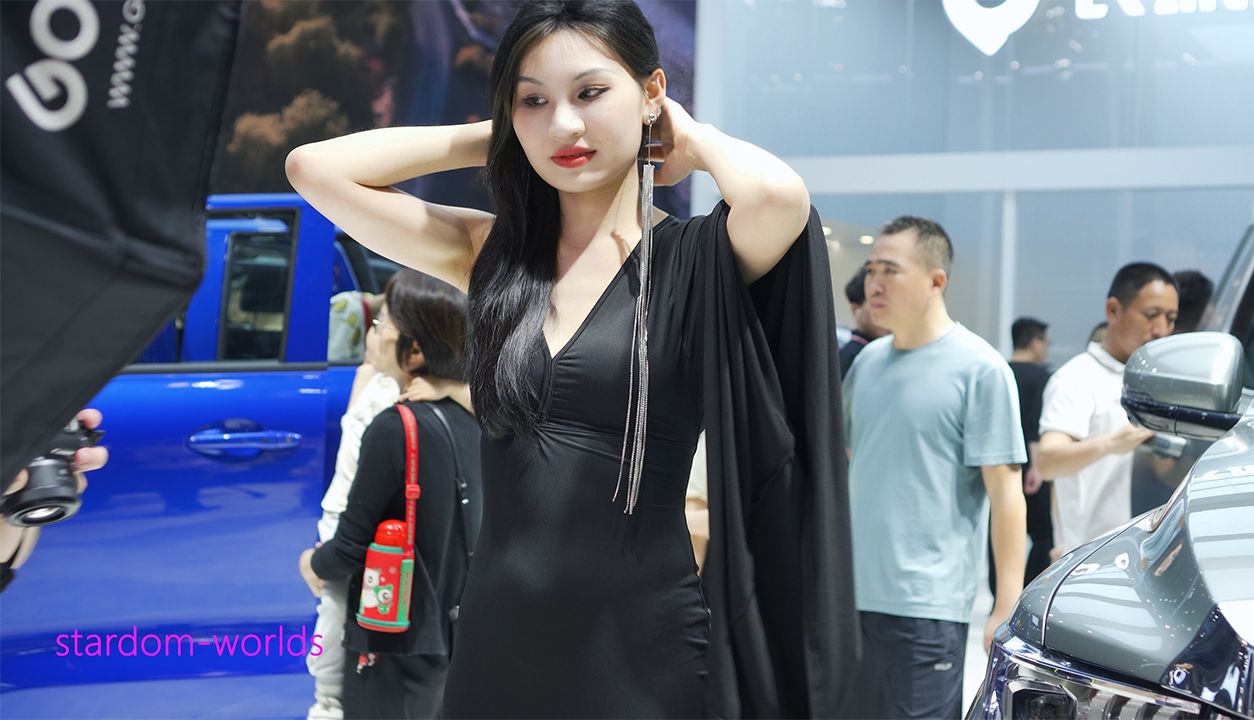 2024东莞国际车展春季 气质美女车模 车展模特 42