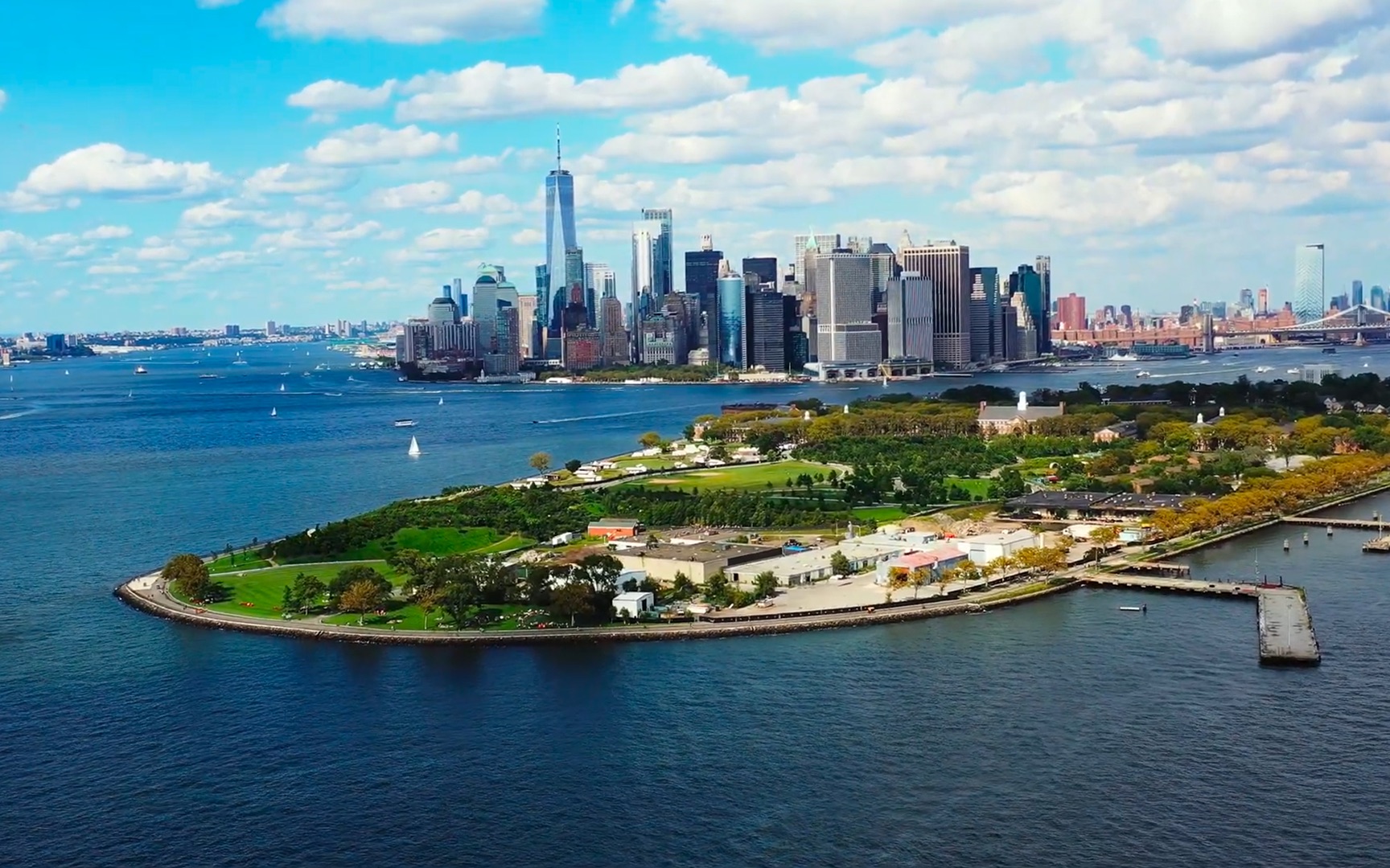 布鲁克林位于美国东北部,纽约曼哈顿岛的东南边