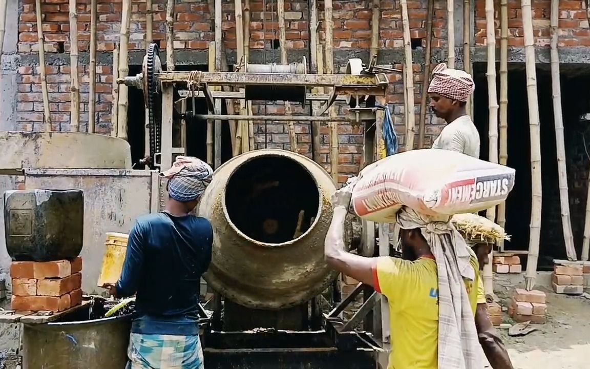 [图]巴基斯坦乡村建筑工地，混凝土搅拌机作业