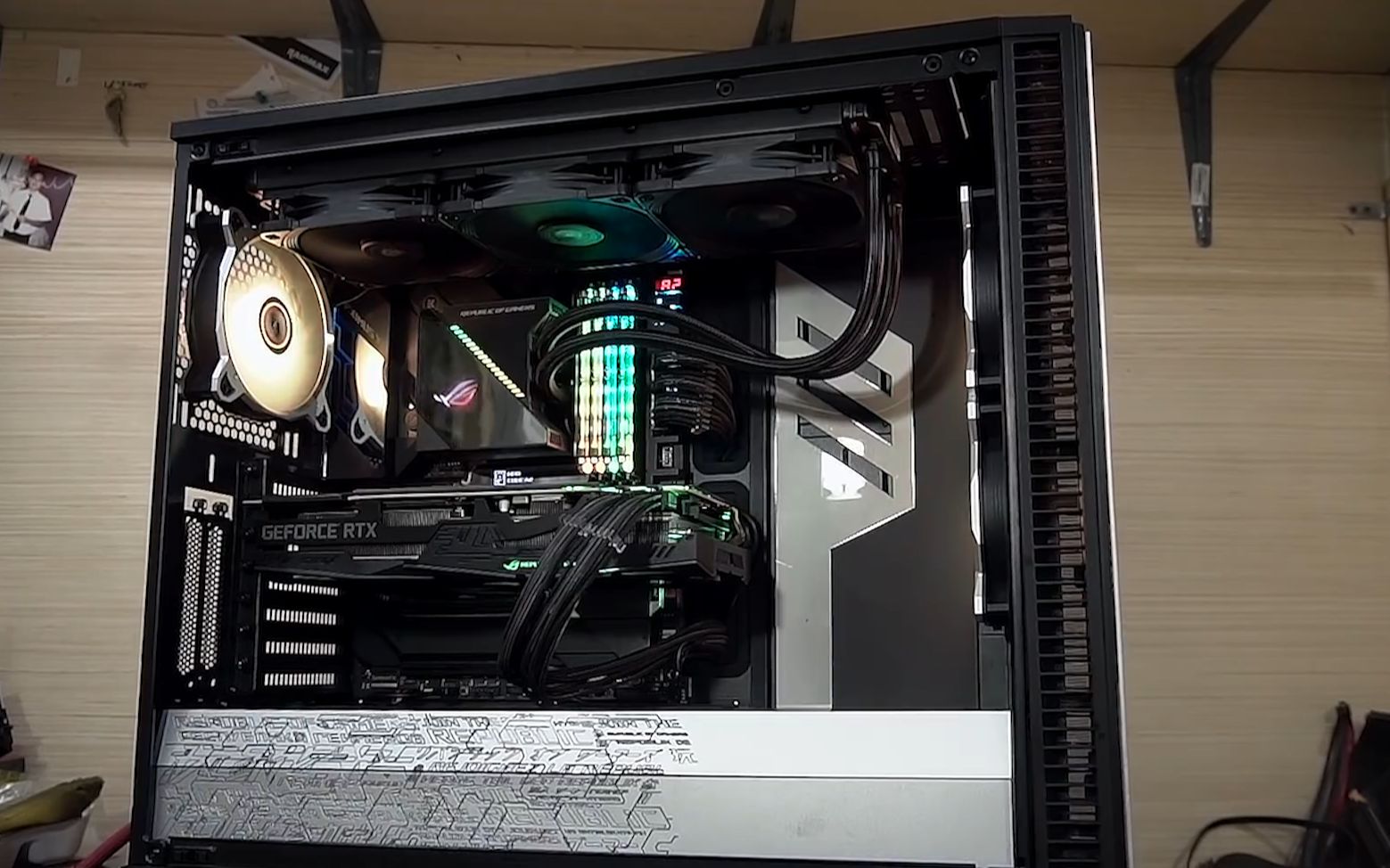 开箱华硕360一体水冷,这个水冷还带屏幕,炫酷!