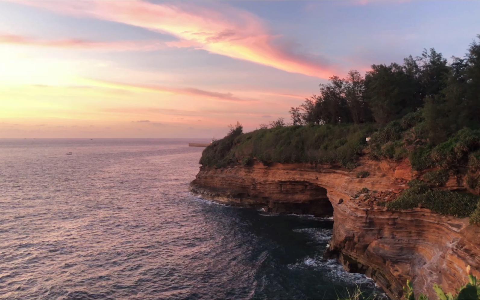 涠洲岛网红打卡景点-暮崖