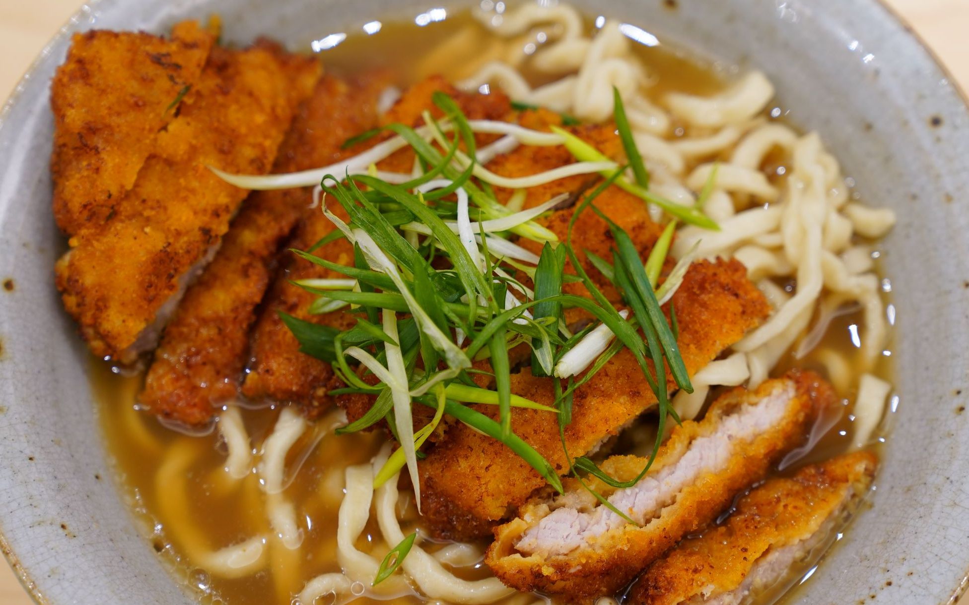 日式排骨高汤面,配上一块炸猪排,哦豁!