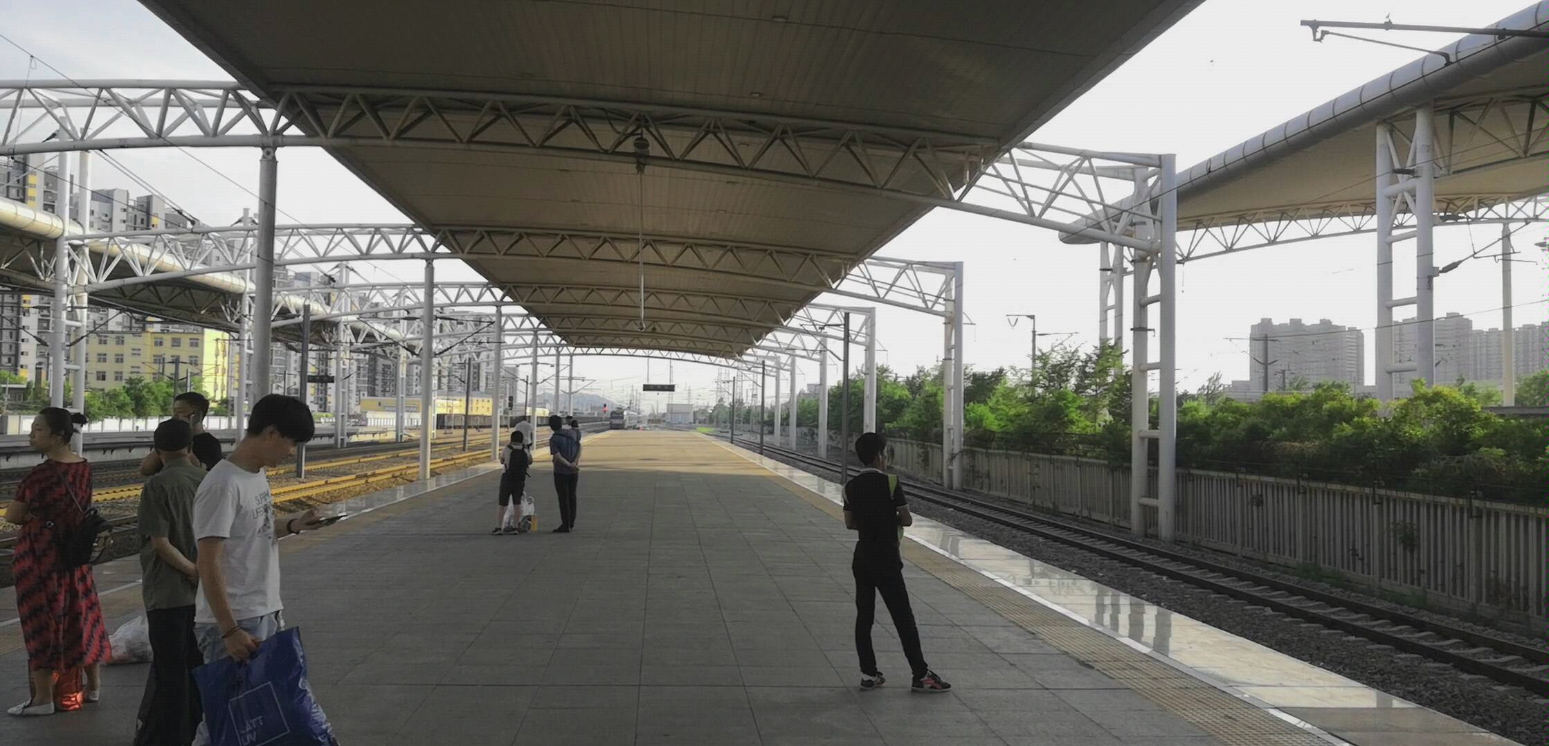 k7381次列车进辽阳站