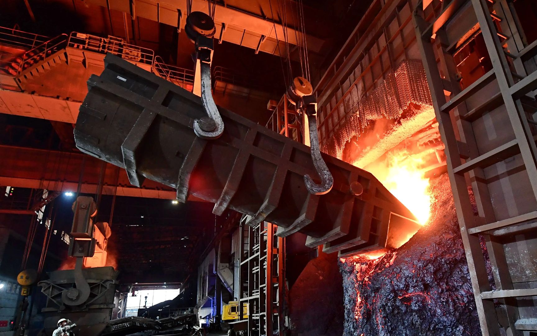 先放进大熔炉,在变成细钢铁.