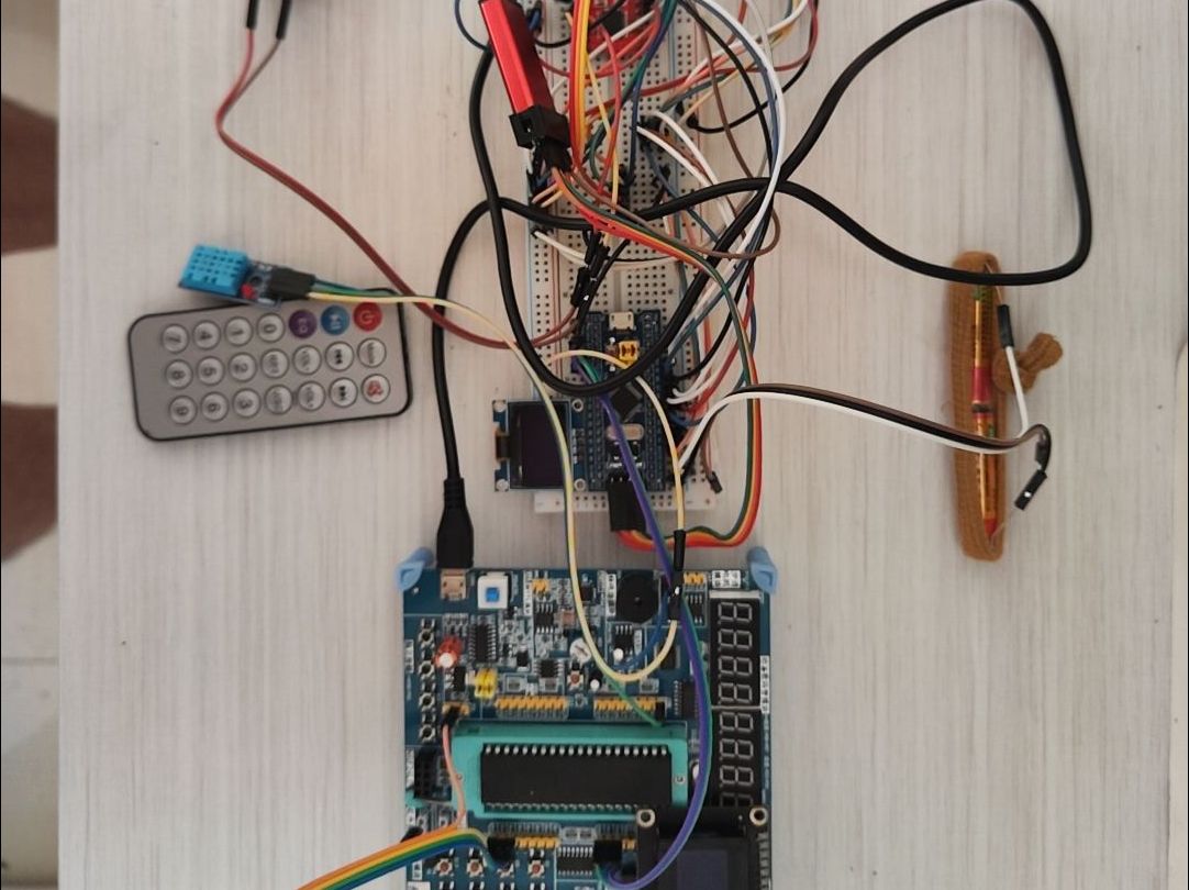 [图]基于江科大stm32与51单片机套件的混合组装，主要基于串口通信和红外遥控控制stm32单片机来完成控制与单片机间的通信。