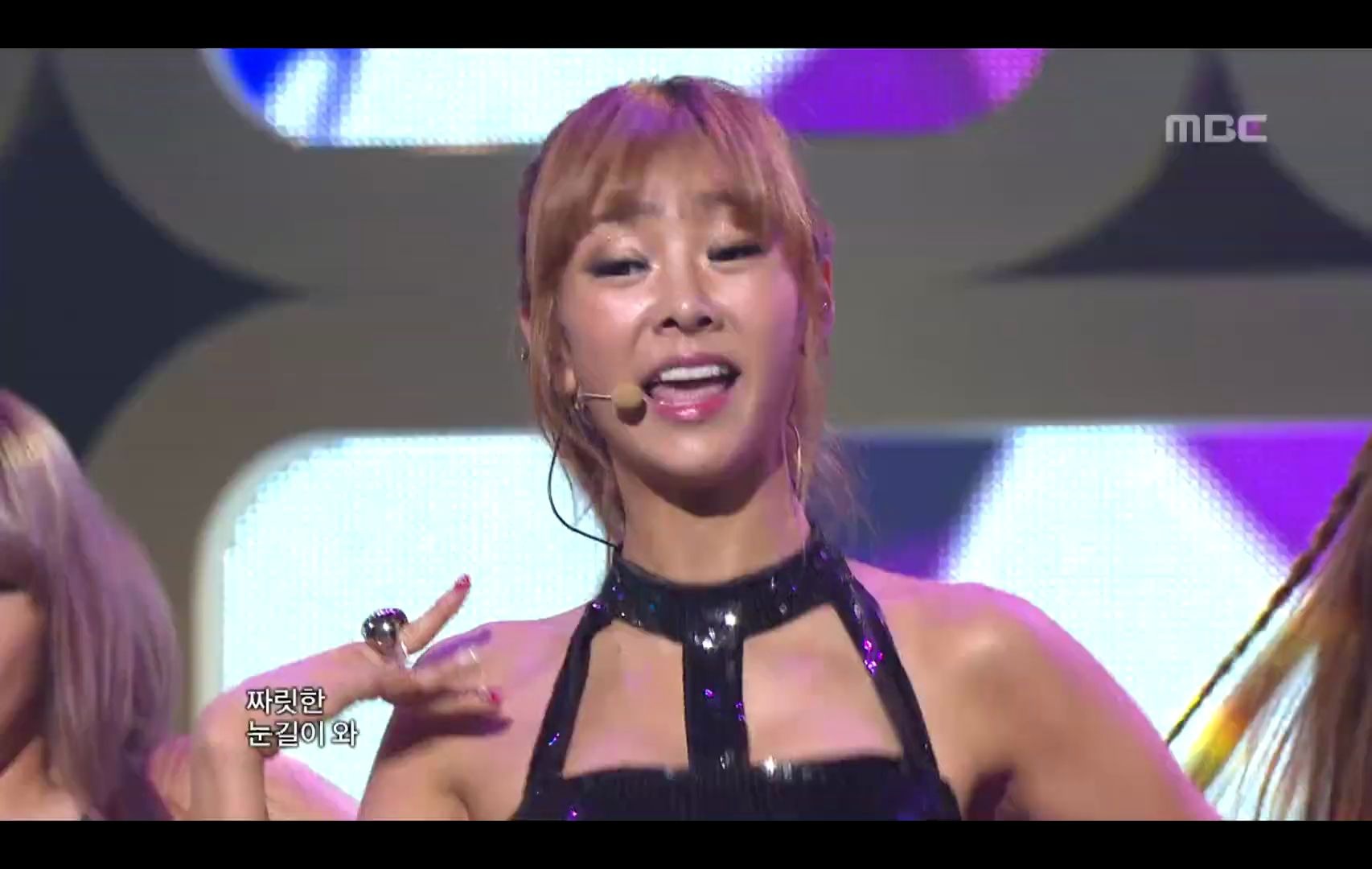 [图]（K-POP现场） G.NA -《 Top Girl》 , Music Core 20110917