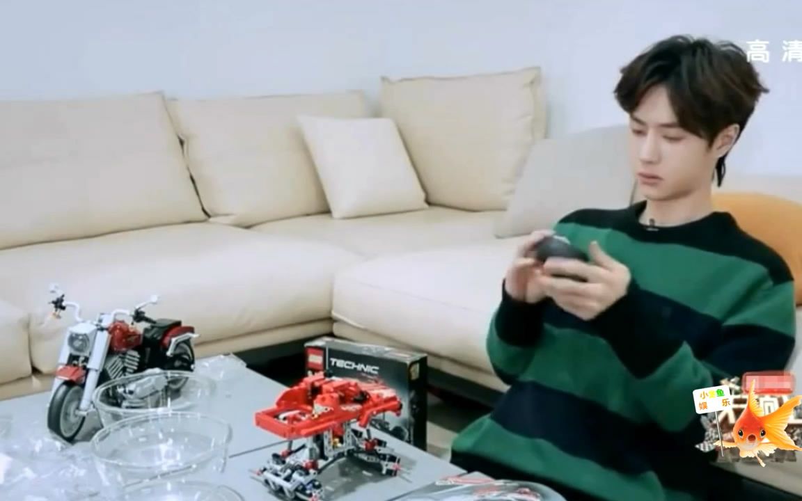 《天天向上》王一博拼乐高"坐得腰疼",现场爆料假期的秘密